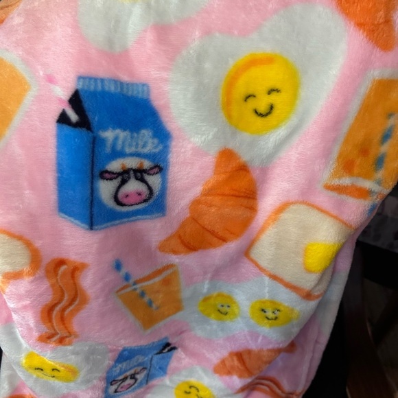 Betsey Johnson Cozy Blanket- Pink and Orange Breakfast Delight - Picture 5 of 5